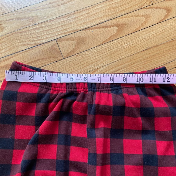 Just Cozy buffalo plaid thermal leggings - Picture 2 of 5